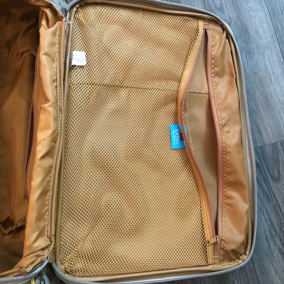 Kathy Van Zeeland Suitcase and Carry On 🧳 - Picture 4 of 11